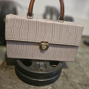 Elegant Crocodile-Embossed Tan Handbag
